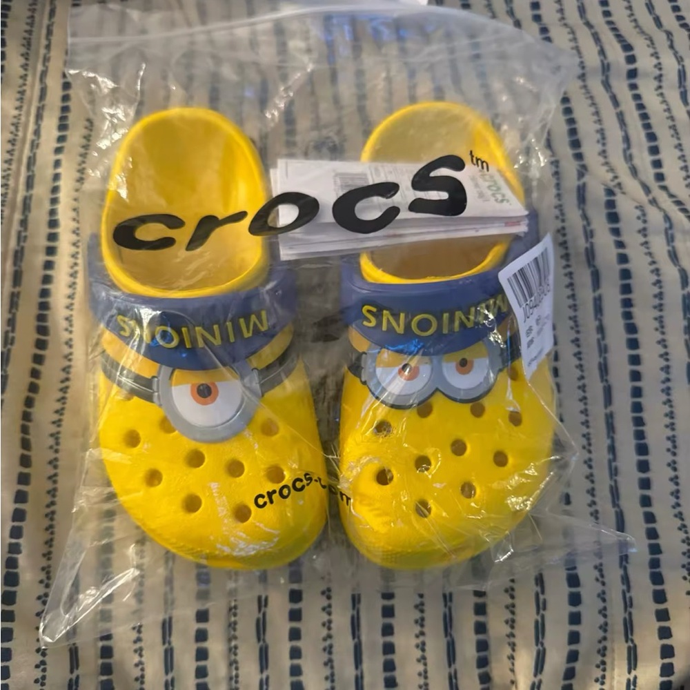 Minion crocs-brand new only accept cash app